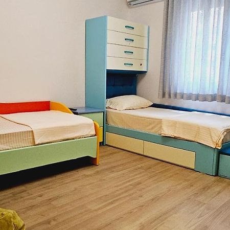 Discover Tirana From Our 3-Room Apartment With Free Parking-Komuna E Parisit Bagian luar foto