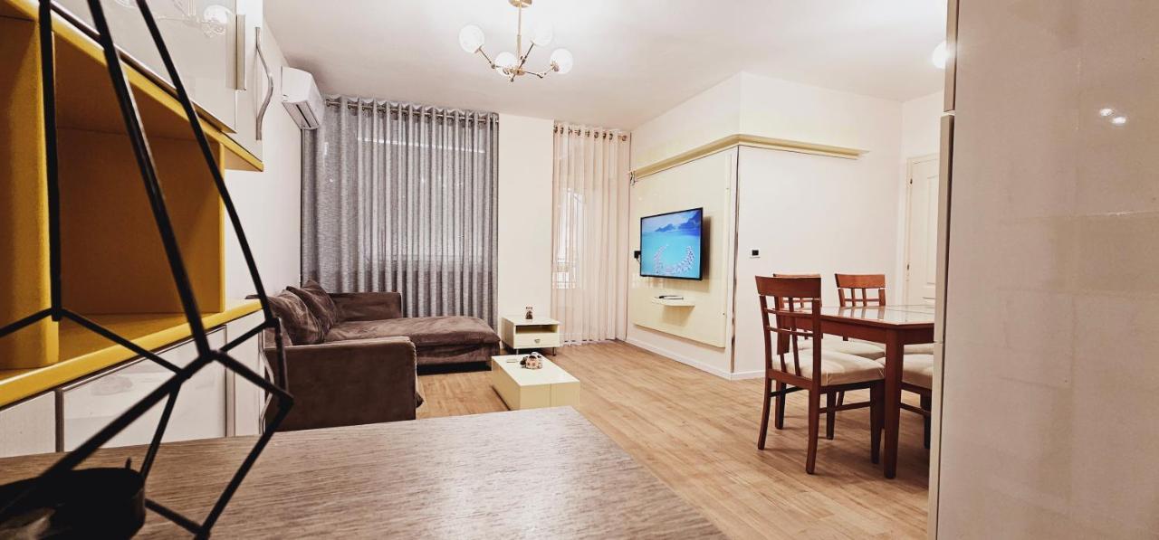 Discover Tirana From Our 3-Room Apartment With Free Parking-Komuna E Parisit Bagian luar foto