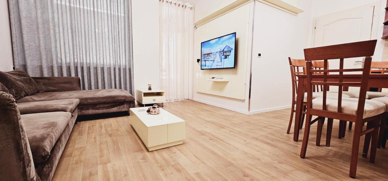 Discover Tirana From Our 3-Room Apartment With Free Parking-Komuna E Parisit Bagian luar foto