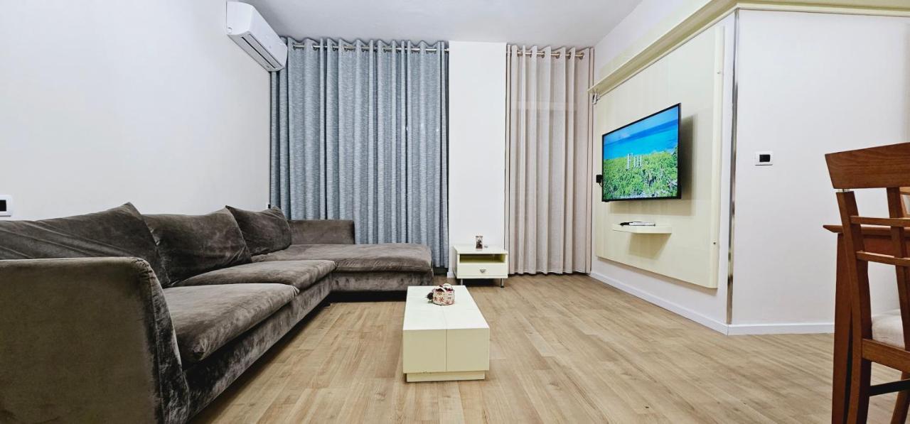 Discover Tirana From Our 3-Room Apartment With Free Parking-Komuna E Parisit Bagian luar foto