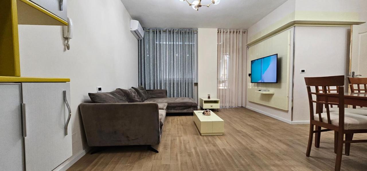 Discover Tirana From Our 3-Room Apartment With Free Parking-Komuna E Parisit Bagian luar foto