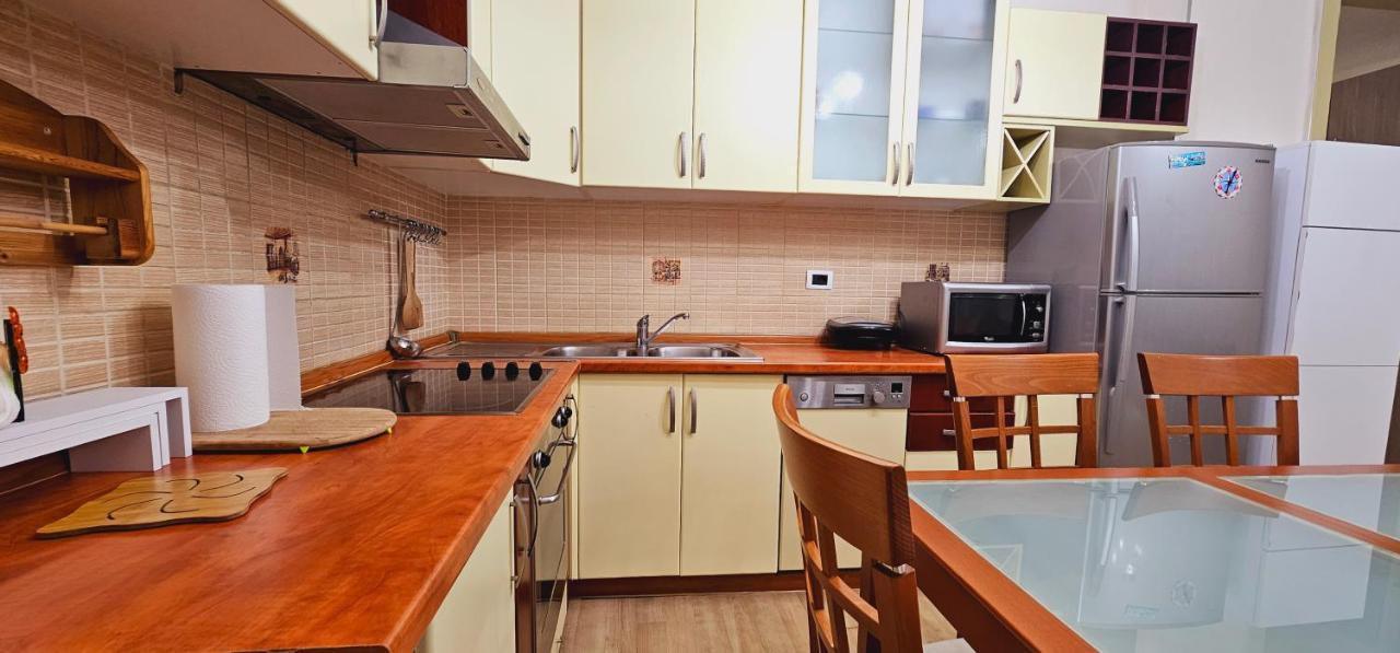 Discover Tirana From Our 3-Room Apartment With Free Parking-Komuna E Parisit Bagian luar foto