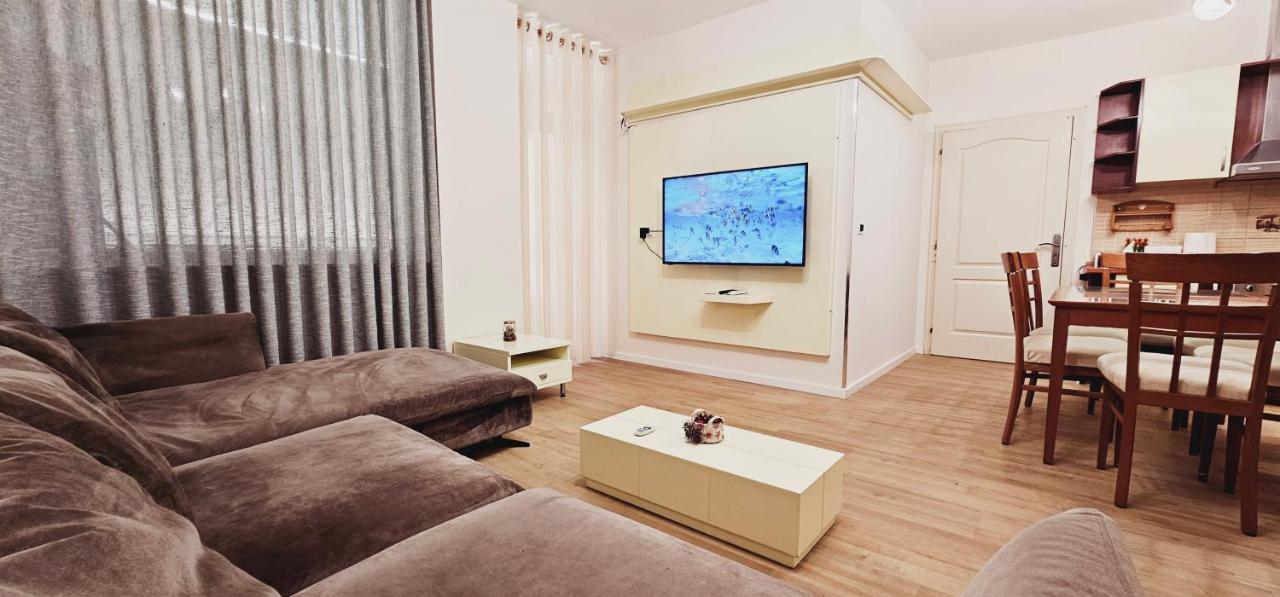 Discover Tirana From Our 3-Room Apartment With Free Parking-Komuna E Parisit Bagian luar foto