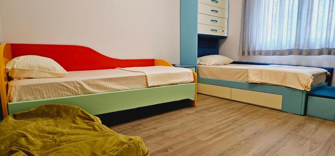 Discover Tirana From Our 3-Room Apartment With Free Parking-Komuna E Parisit Bagian luar foto