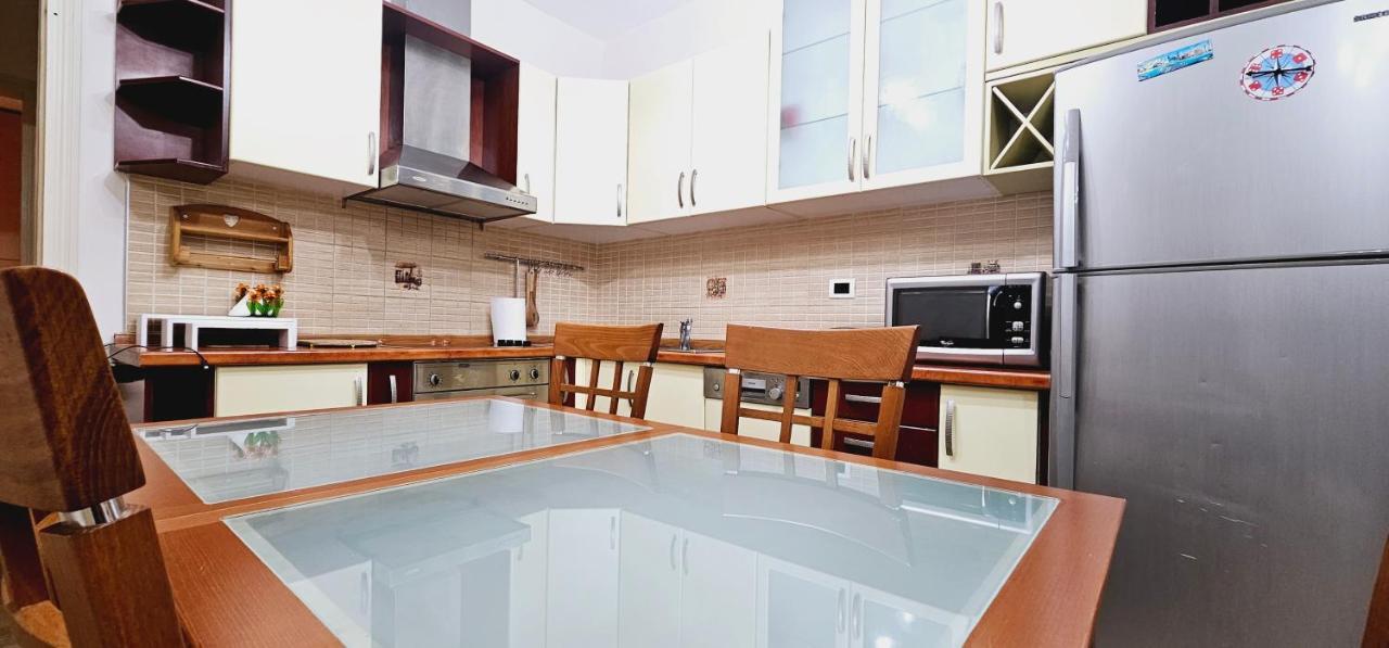Discover Tirana From Our 3-Room Apartment With Free Parking-Komuna E Parisit Bagian luar foto