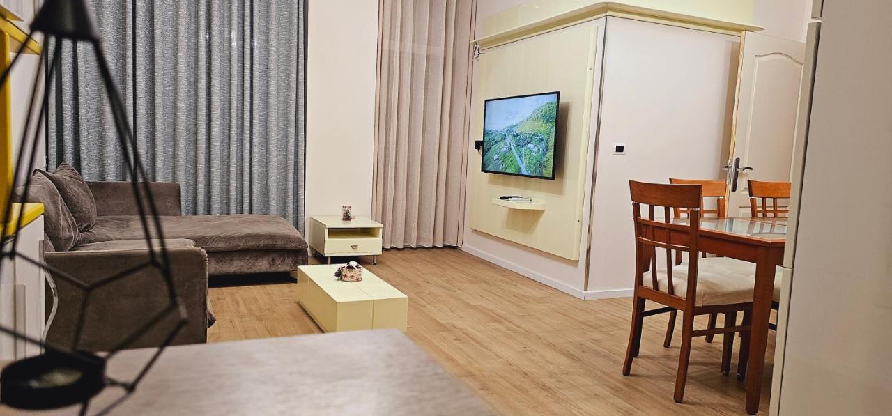Discover Tirana From Our 3-Room Apartment With Free Parking-Komuna E Parisit Bagian luar foto