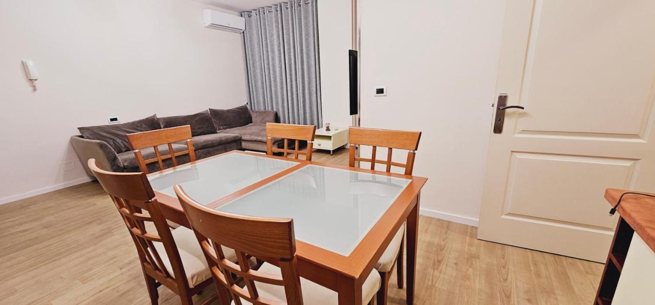 Discover Tirana From Our 3-Room Apartment With Free Parking-Komuna E Parisit Bagian luar foto