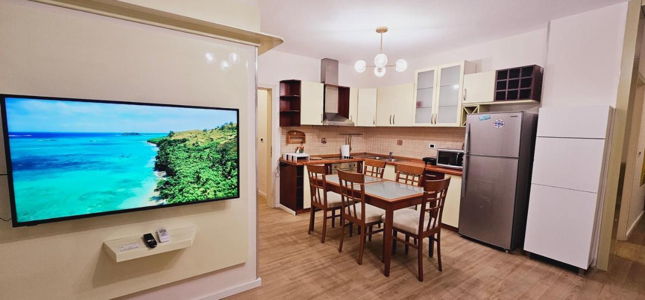 Discover Tirana From Our 3-Room Apartment With Free Parking-Komuna E Parisit Bagian luar foto