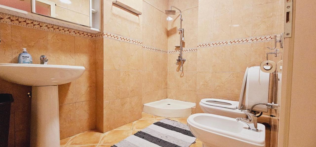 Discover Tirana From Our 3-Room Apartment With Free Parking-Komuna E Parisit Bagian luar foto